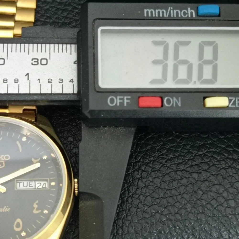 Vintage 1976 Seiko Automatic Mens Gold Watch W/daydate & Gold accents